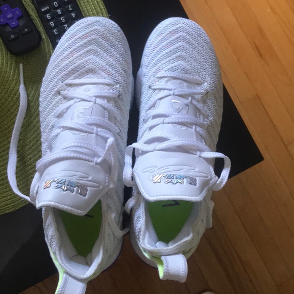 Lennon Nike shoes - Picture 2 of 3